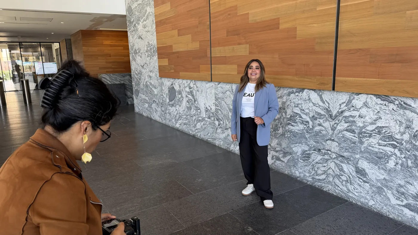 Detrás de cámaras de la sesión de fotos de Joanna Arroyo